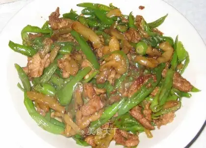 Shredded pork with pickled mustard and pepper