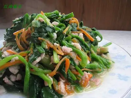 stir-fried pork with two-color spinach