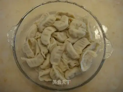 Dumplings stuffed with meat and radish
