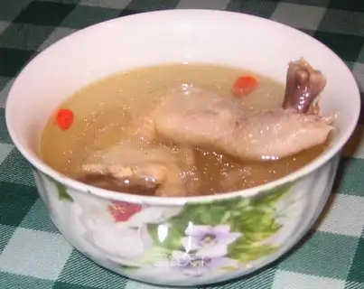 Huangqi chicken soup