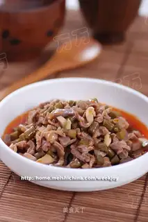 stir-fried chicken gizzards with sour beans