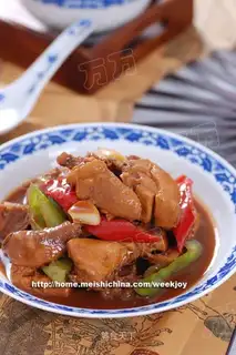 fried chicken nuggets in sauce