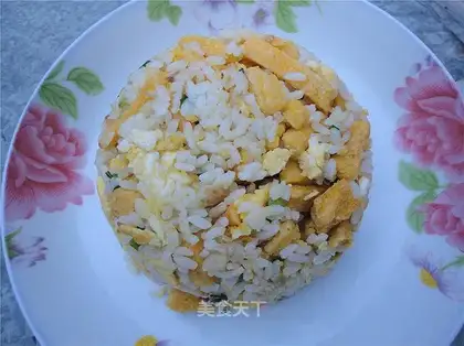Fried corn cakes with eggs and rice