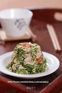 Scrambled eggs with cabbage stalks