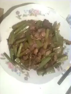 stir-fried pork with celery