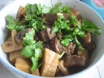 Spicy beef roasted bamboo shoots