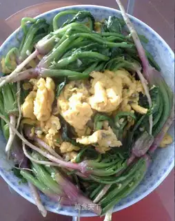 Scrambled eggs with spinach root