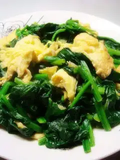 Scrambled eggs with spinach