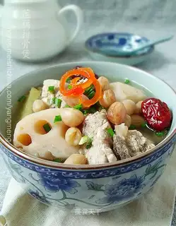 Lotus root and pork ribs soup