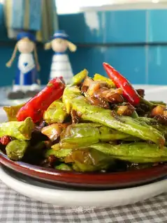 stir-fried kidney beans with mushrooms and sprouts