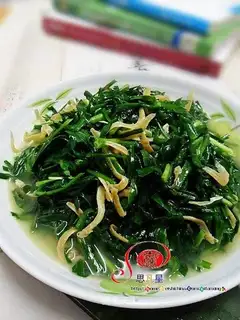 Fried leeks with golden fish