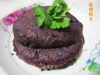 Egg and purple potato cake