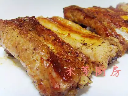 Grilled pork ribs with black pepper and garlic