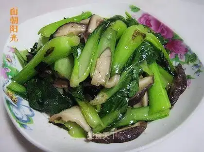 stir-fried green vegetables with mushrooms