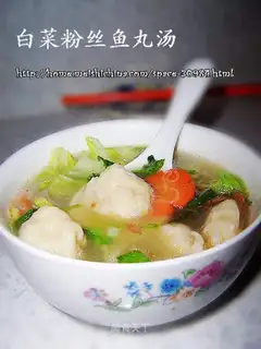 Fish ball vermicelli cabbage soup