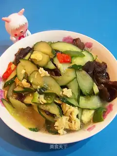 Scrambled cucumber with fungus and egg