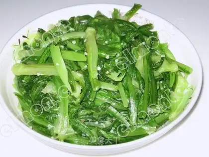 Minced garlic and oily vegetables