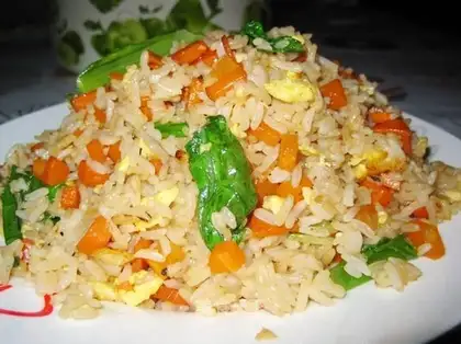 Fried rice with diced carrot and egg