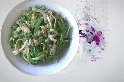 stir-fried thousands of slices of water celery