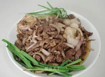 stir-fried beef with onions