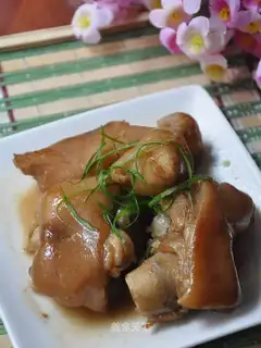 braised pork trotters