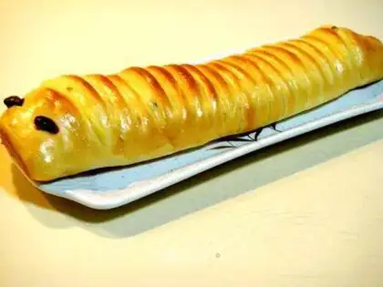 Caterpillar cheese bread