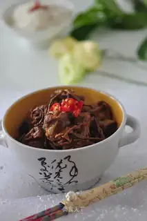 Roasted pork ribs with tea tree mushrooms