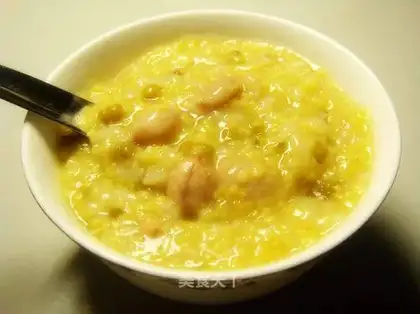 Peanut, mung bean and millet porridge