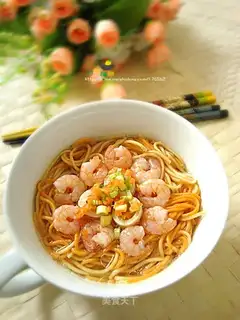 Shrimp and bamboo shoots noodles