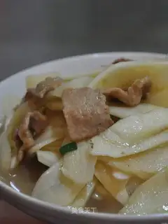 Sliced pork slices with bamboo shoots