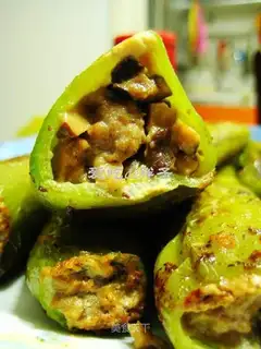 Fried stuffed green pepper