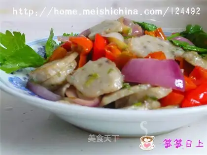 Fish ball slices with onion