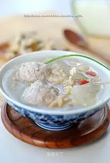 Clam and winter melon meatball soup