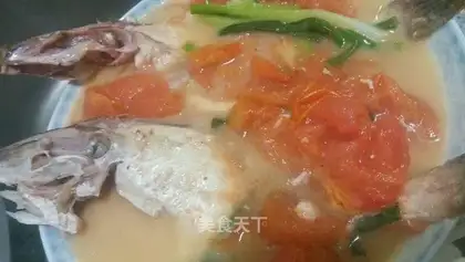 Tomatoes make skinned fish