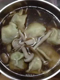 Spinach pork and pork soup