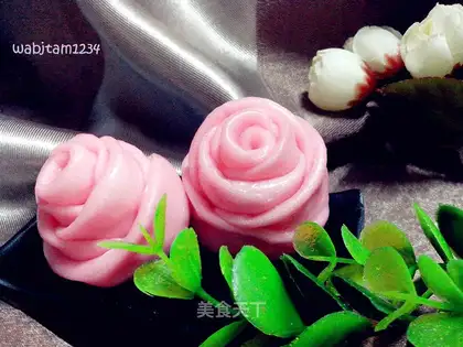 Rose buns
