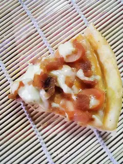 Eel sausage pizza
