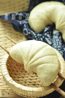 A leaf clip