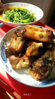 Hands on the rich selenium ribs