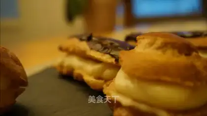 Classic French puff
