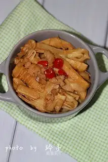 The meat and bamboo