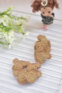 Minnie sesame cookies