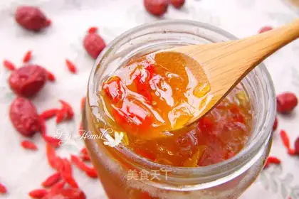 A tea with honey bee