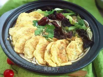 Egg dumpling pan