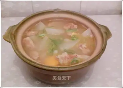 Pork chop and radish soup