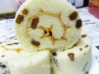raisin cake roll
