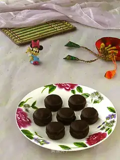 Chocolate Macalon