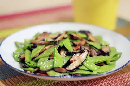 Fry mushrooms, Dutch beans