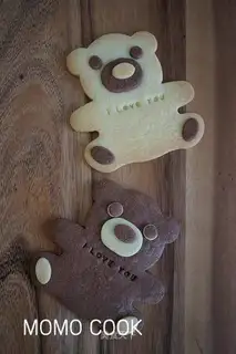 Black and white, two-colour bear cookies