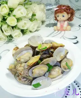 Pelican clams